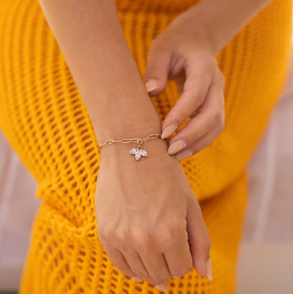 Mahina Club Lotus Charm
