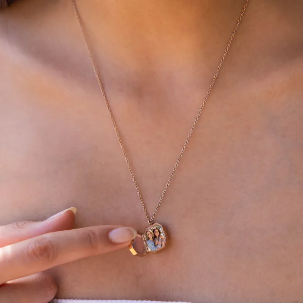 Necklace Elegance Medallion